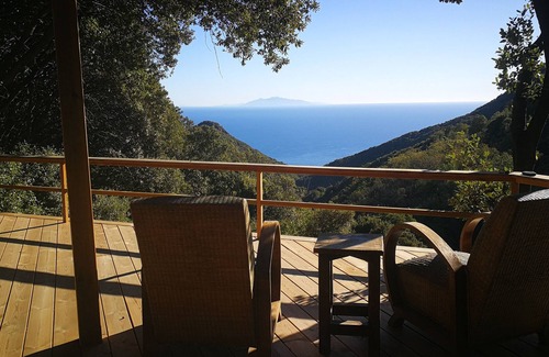 San-Martino-di-Lota Cabin | Romantic Treehouse Retreat with Breathtaking Sea Views