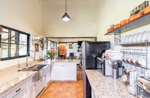 Constanza Cabin | Tranquil Cabin Diromio: Breathtaking Mountain Views Await