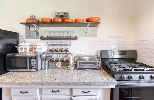 Constanza Cabin | Tranquil Cabin Diromio: Breathtaking Mountain Views Await