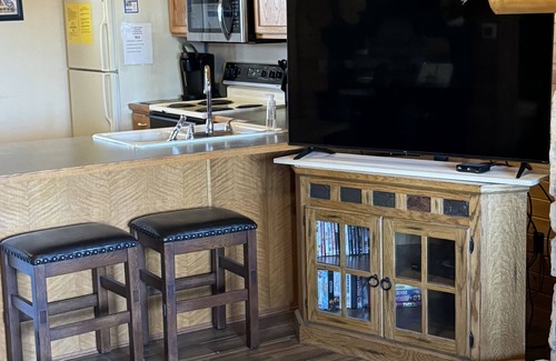 Notch Estates Cabin | Romantic Cabin Dreams with Jetted Tub & Screened Porch