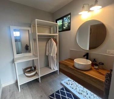Palma Apartment | Relaxing Cabin with Jacuzzi and Pool in La Fortuna