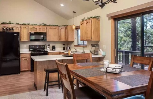 Zane Grey Cabin | Ideal Cabin Retreat: Kids & Pets Welcome in Gated Comfort