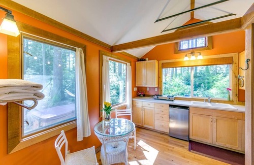Rollingbay Cabin | Cozy Cabin Fever: Private Retreat with Spa & Hot Tub