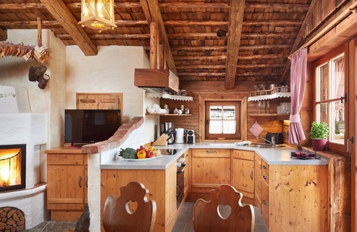 Hundsdorfl Apartment | Cozy Family Cabin for 6-8 at Almdorf Flachau