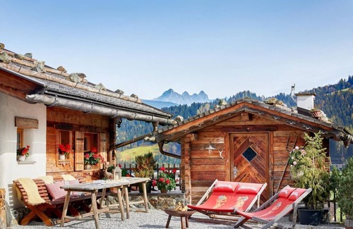Hundsdorfl Apartment | Cozy Family Cabin for 6-8 at Almdorf Flachau