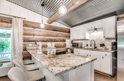 Shawnee Cabin | Top-Rated Cabin for Rent in Shawnee with Family-Friendly Amenities