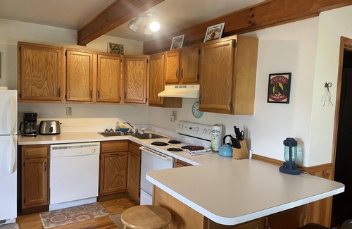Campton Cabin | Cozy Cabin for Two with Hot Tub and Scenic Views