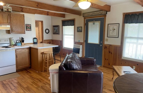 Campton Cabin | Cozy Cabin for Two with Hot Tub and Scenic Views