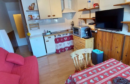 Saint-Pierre-dels-Forcats Apartment | Cozy Cabin Studio at Cambre d'Aze with Slope Views