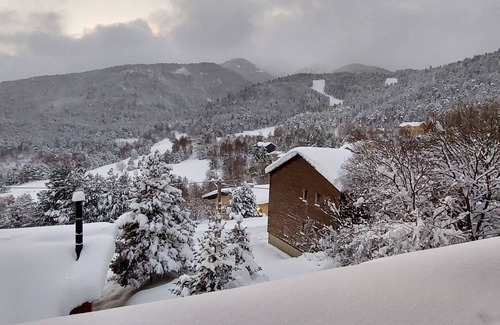Saint-Pierre-dels-Forcats Apartment | Cozy Cabin Studio at Cambre d'Aze with Slope Views