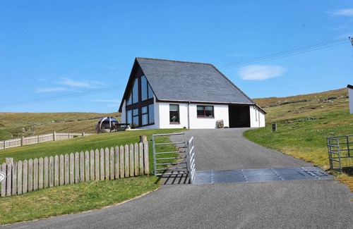 Glen Kyles Cottage | Spacious 3-Bedroom Cottage for Families & Pets Welcome