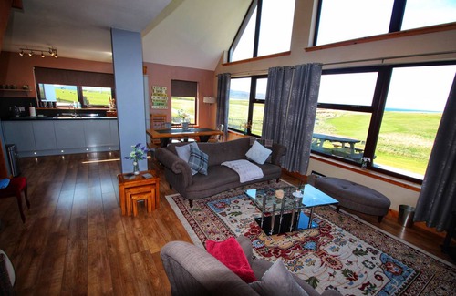 Glen Kyles Cottage | Spacious 3-Bedroom Cottage for Families & Pets Welcome