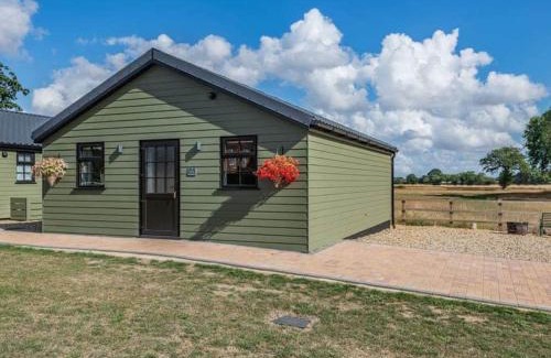 East Dereham Cabin | Idyllic Cabin Hideaways with Ocean Views and Pet-Friendly Stay