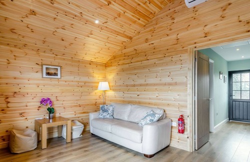 East Dereham Cottage | Serene Cabin Hideaways: Your Ideal Escape Awaits