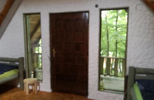 Novi Grad Sarajevo House | Pet-Friendly Cabin Hill Station Queen for Memorable Stays