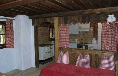 Alpbach Ski Chalet | Pet-Friendly Cuddle Cabin with Ocean View and Spa Access
