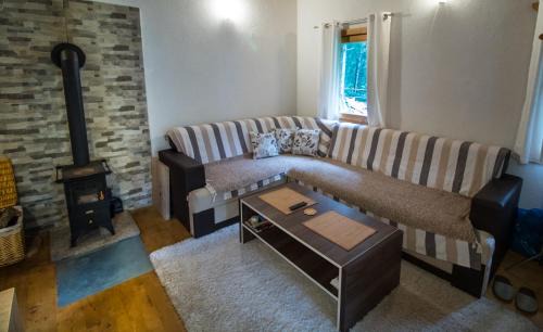 Mostar House | Cozy Cabin House Hidden Nest: Pet-Friendly Retreat Awaits