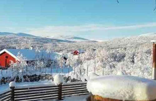 Bruksvallarna House | Cozy Cabin in Bruksvallarna with Hot Tub & Pet-Friendly