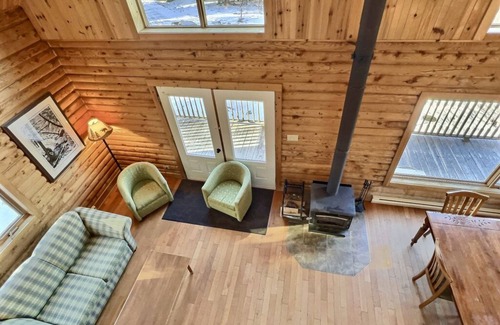Saint-Paul-de-Montminy Ski Chalet | Cabin in the Appalachian Hiking Trails