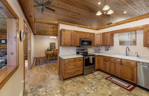 Markesan Cabin | Discover Green Lake: 11-Bed Cabin with Breakfast Included