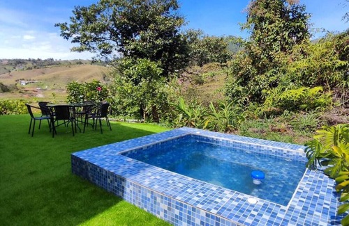 Guatape Cabin | Cabin in Guatape with Jacuzzi and dam.