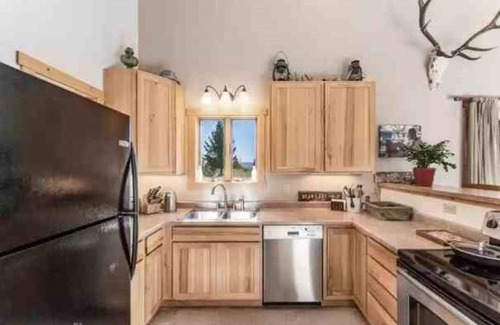 Polaris Cabin | Pet-Friendly Cabin in Polaris: Rated 10/10 by Guests
