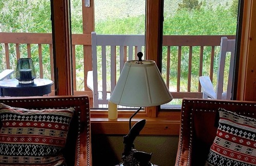 Polaris Cabin | Pet-Friendly Cabin in Polaris: Rated 10/10 by Guests
