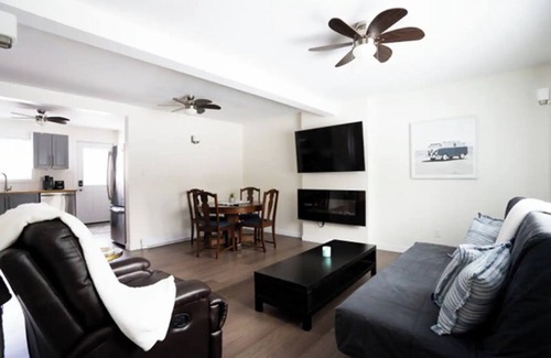 Gimli Cabin | Beachside Cabin: Pet-Friendly Retreat with Spa Access