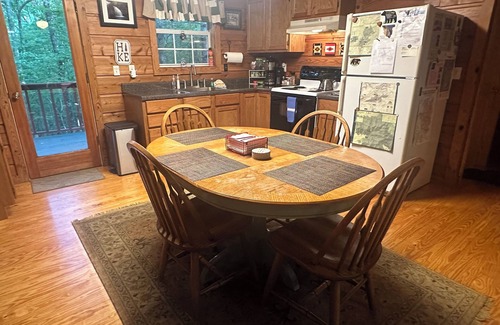 Jamestown Cabin | Explore the Cabin by Big South Fork - Family-Friendly Retreat