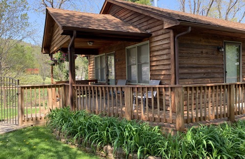 Burnsville House | Pet-Friendly Cabin in the City: Walk to Downtown Burnsville