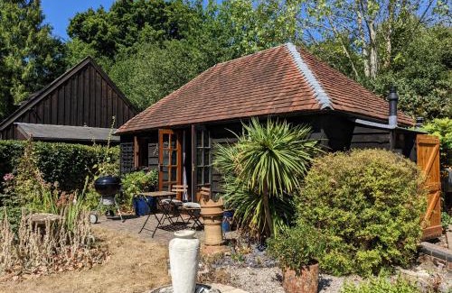 New Forest District Apartment | Forest Cabin Retreat - Guest Rated 9.7/10