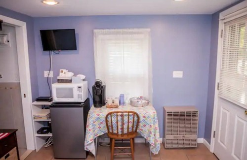 Middle Hope Cabin | Cozy Cabin 4 in Hudson Valley with Breakfast & Pet-Friendly