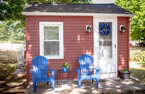 Middle Hope Cabin | Cozy Cabin 4 in Hudson Valley with Breakfast & Pet-Friendly