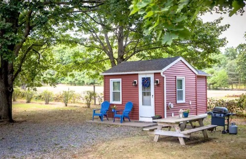 Middle Hope Cabin | Cozy Cabin 4 in Hudson Valley with Breakfast & Pet-Friendly