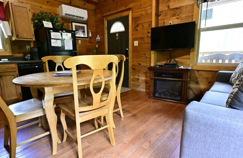 Bruceton Mills Cabin | Escape to Bobcat Cabin in the Mountains Today