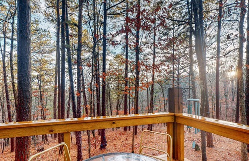Eureka Springs Cabin | Cabin in the Ozarks with stunning views, private balcony, & washer/dryer