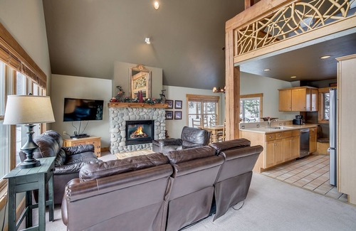 Keystone Apartment | Delightful Cabin in the Pines - Rated 10/10 with Hot Tub