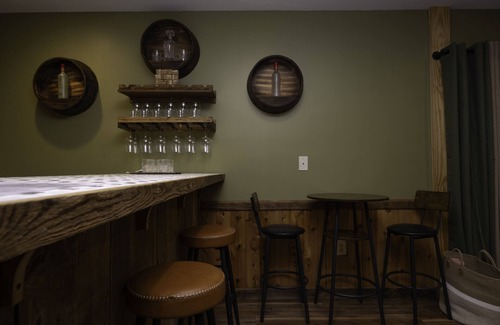 Bergton Cabin | Cabin in the Sky - HotTub, Game Room & Great View! Bryce Resort