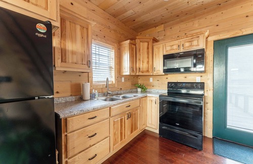 New Hope Cabin | Unforgettable Cabin in the Sky with Pool & Hot Tub