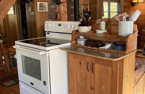 Richmond Cabin | Cozy Cabin in the Woods with Breakfast & Family Amenities
