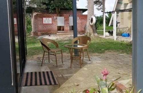 Kampung Kuala Kenas Hotel | Discover Family-Friendly Comfort at Cabin Jambul Mas