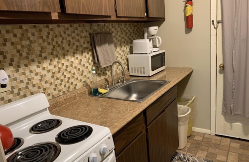 Big Indian Apartment | Cozy Cabin-like Studio Suite with Spa & Breakfast Options