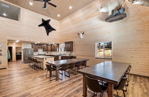 Mammoth Creek Cabin | Spacious Cabin Lodge at Panguitch Lake with Hot Tub & Wifi