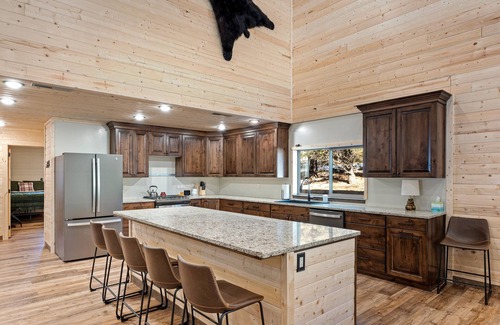 Mammoth Creek Cabin | Spacious Cabin Lodge at Panguitch Lake with Hot Tub & Wifi