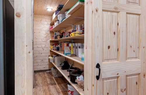 Mammoth Creek Cabin | Spacious Cabin Lodge at Panguitch Lake with Hot Tub & Wifi