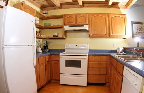 St. James Cabin | Cozy Cabin Retreat by Meramec River with Family Amenities