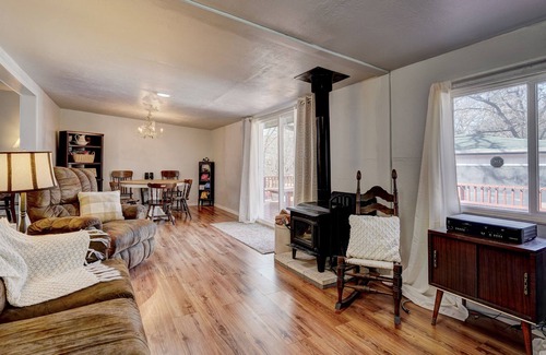 Norman Cabin | Cabin near Norman with Hot Tub & Pool