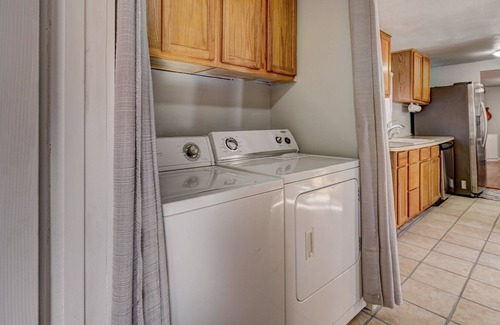 Norman Cabin | Cabin near Norman with Hot Tub & Pool
