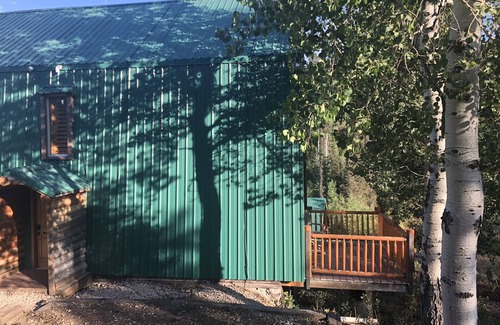 Tollgate Canyon Cabin | Cozy Cabin Retreat Near Park City with Spa & Breakfast