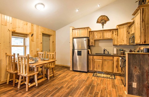 Ferryville Cottage | Cozy Cabin by the River - Stay Where Treehouse Masters Went!